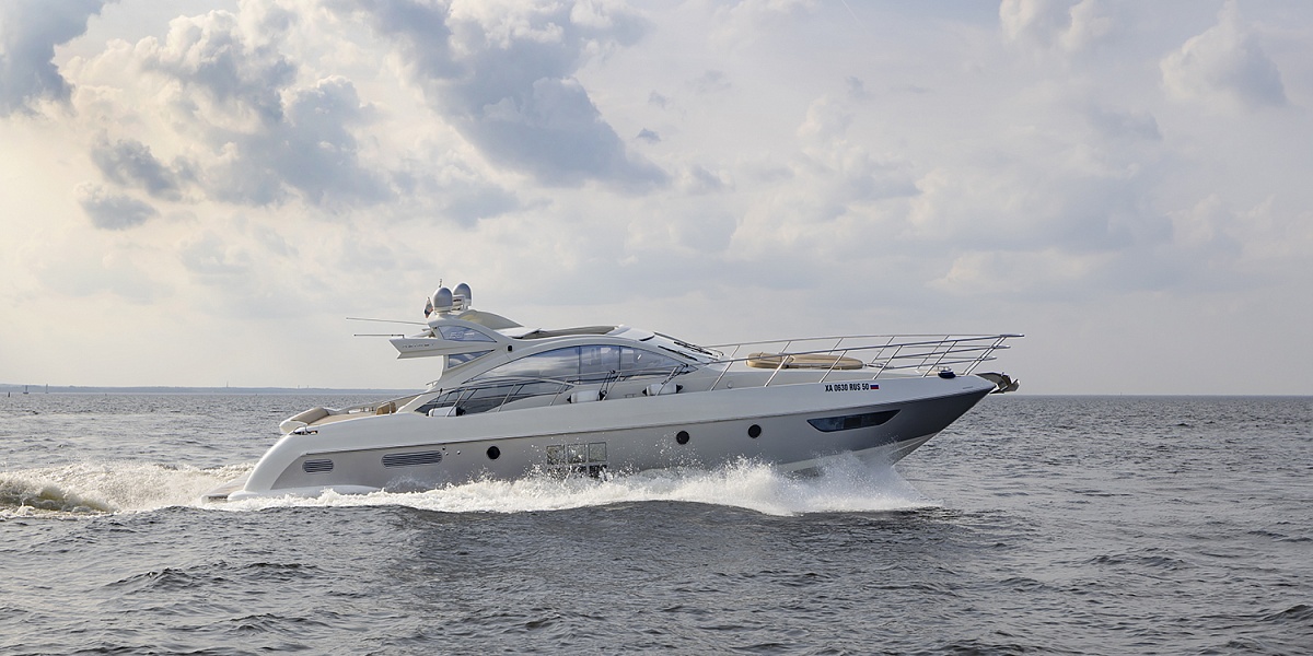 Аренда моторной яхты Azimut 62S в Санкт-Петербурге
